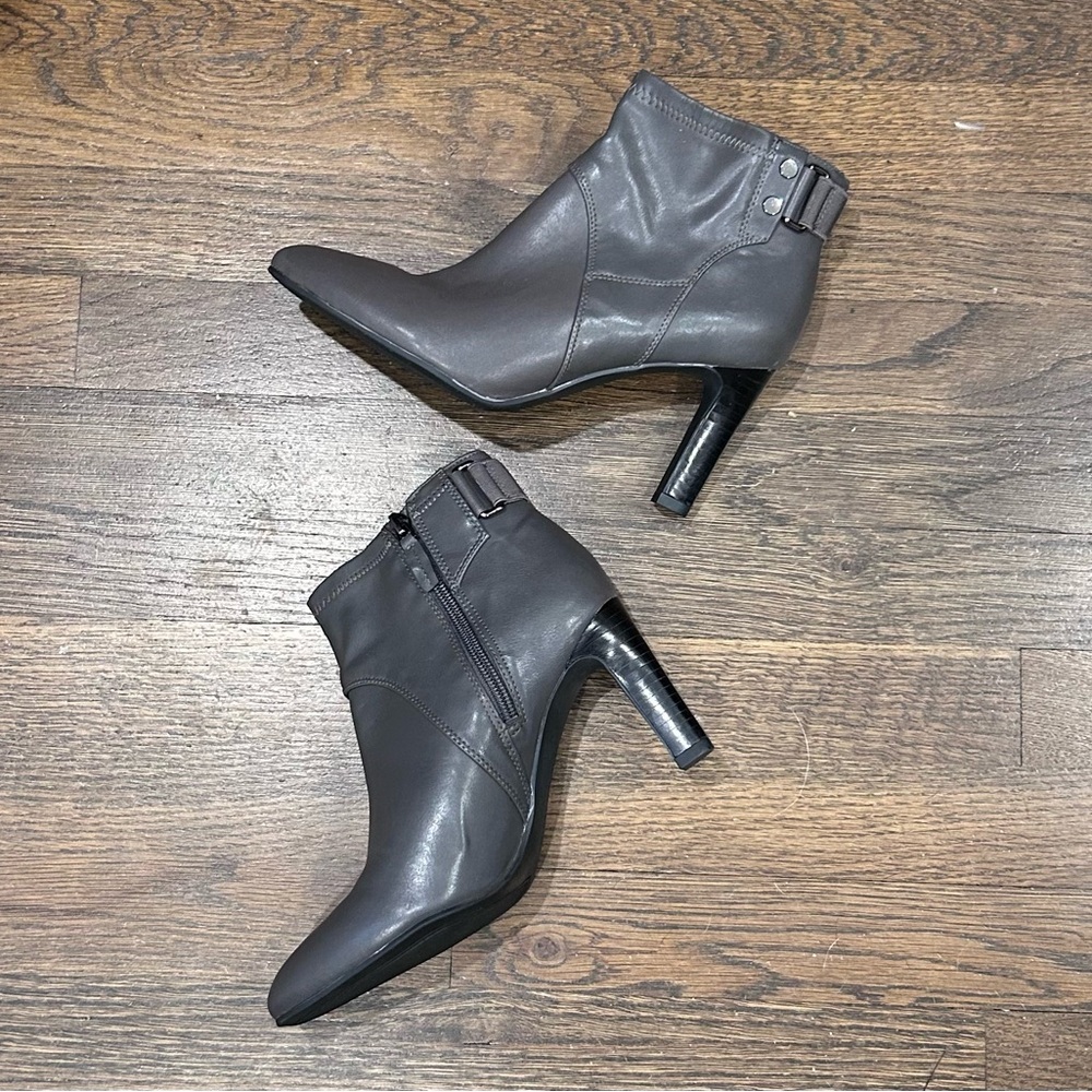 Franco Sarta The Artists Coll Serrano Grey Ankle Boots / Booties size 7.5 NWOB